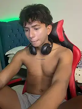 Stripchat Live Sex of Leonarrrd_01