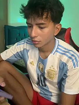 Stripchat Watch Live Sex Cams of Leonarrrd_01