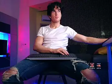 Stripchat Live Sex Cam of ChristianLevine_