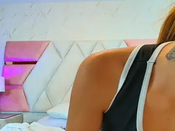 Stripchat Live Sex Cam of Zoelucas