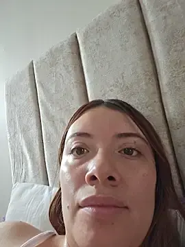 Stripchat Sex Cam of valery_mora