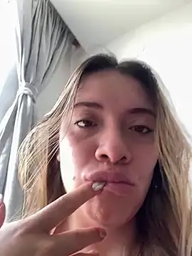 Stripchat Free Porn Cam of valery_mora