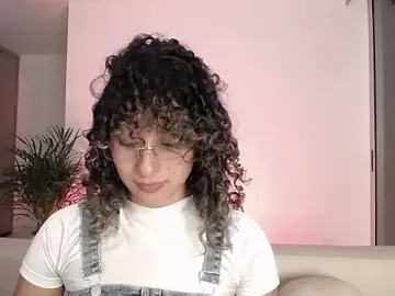 Stripchat Free Porn Cam of varenkaivanova_22