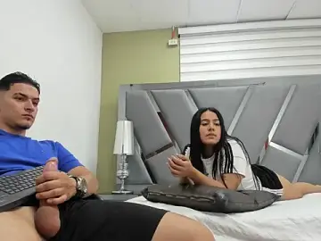 Stripchat Sex Cam of DAVID_VICTORIAA