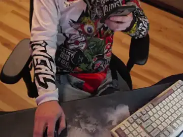 Stripchat Free Porn Cam of heyitsmeduh