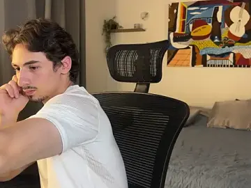 Stripchat Live Sex Cam of David_Brown18