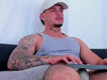 Stripchat Live Sex Cam of NoahhBrown