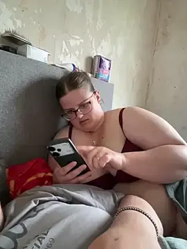 Stripchat Sex Cam of CurvyPaar2