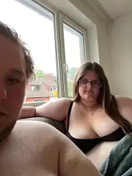 Stripchat Free Porn Cam of CurvyPaar2