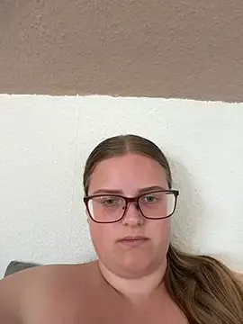 Stripchat Free Porn Cam of CurvyPaar2