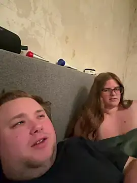 Stripchat Watch Live Sex Cams of CurvyPaar2