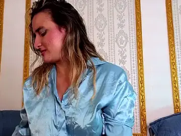 Stripchat Live Sex Cam of CandyQueenGold