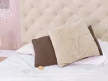 Stripchat Sex Cam of Sara_Desire