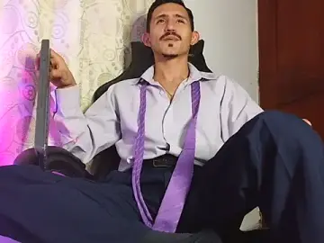 Stripchat Sex Cam of HomeAloneK