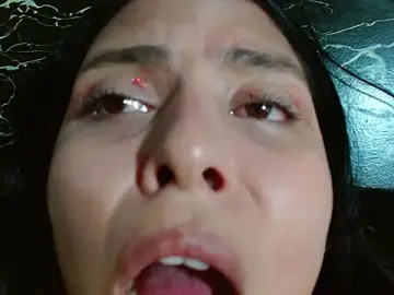 Stripchat Live Sex Cam of Naturalboobss