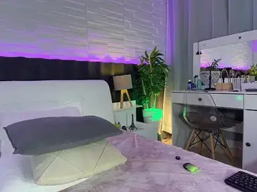 Stripchat Live Sex Cam of LunahMiller