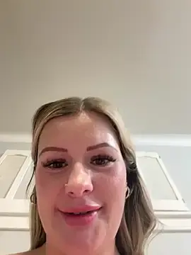 Stripchat Nude Webcam of LoveShae_