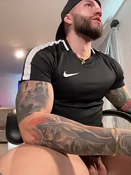 Stripchat Sex Cam of Frank_Farrell