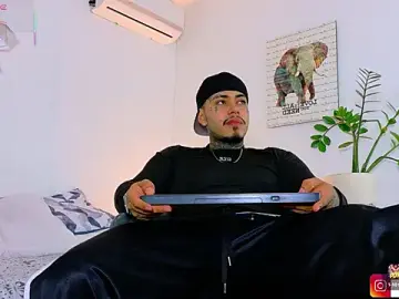 Stripchat Free Porn Cam of JordanSmiith_