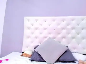 Stripchat Live Sex Cam of NICOLSKINNY1