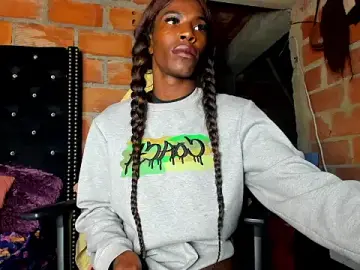 Stripchat Sex Cam of Richchocolatesweet_