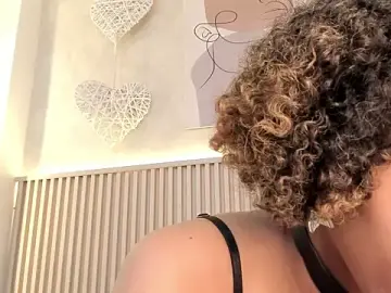 Stripchat Live Porn of daiana_curly