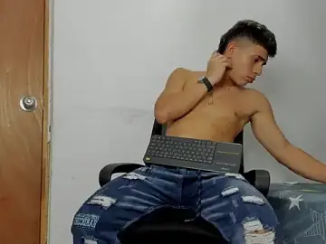 Stripchat Free Live Porn of andrew_rose_