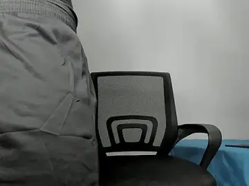 Stripchat Sex Cam of andrew_rose_