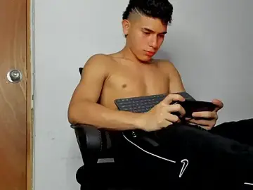 Stripchat Nude Webcam of andrew_rose_