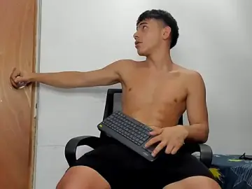 Stripchat Nude Webcam of andrew_rose_