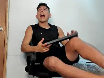 Stripchat Free Live Porn of andrew_rose_