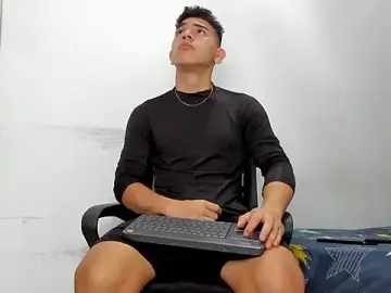 Stripchat Live Sex of andrew_rose_