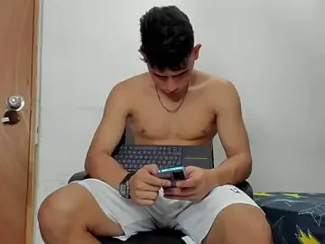 Stripchat Sex Cam of andrew_rose_