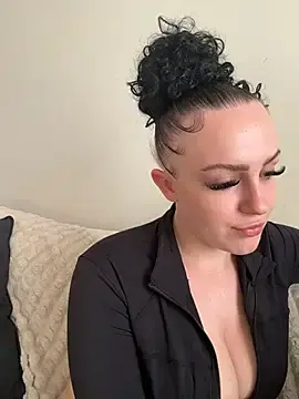 Stripchat Watch Live Sex Cams of riri_bstvx