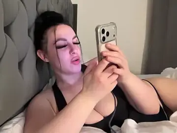 Stripchat Live Sex Cam of riri_bstvx