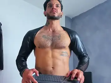 Stripchat Sex Cam of JuanBlade