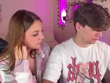 Stripchat Watch Live Sex Cams of RobertAndLinela