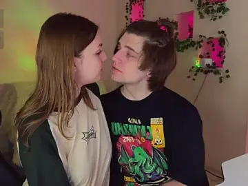 Stripchat Live Sex Cam of RobertAndLinela