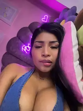 Stripchat Live Sex Cam of Pocahontascute_33