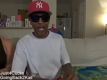 Stripchat Live Sex Cam of boomboomr00m