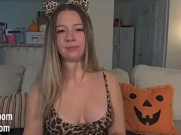 Stripchat Live Sex Cam of boomboomr00m