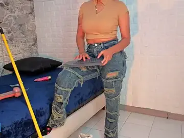 Stripchat Adult Webcam of CarolRodriguez_