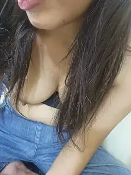 Stripchat Live Sex Cam of CuteSarikaLIVE