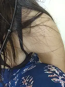Stripchat Adult Webcam of CuteSarikaLIVE