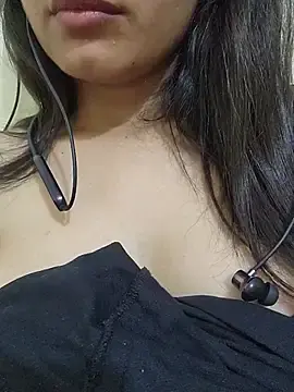 Stripchat Live Sex Cam of CuteSarikaLIVE