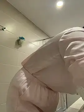 Stripchat Live Sex of LylyBaby1888