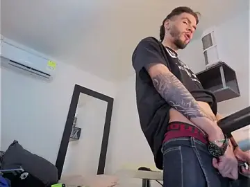 Stripchat Watch Live Sex Cams of RyanMira