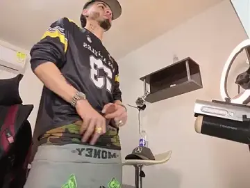 Stripchat Adult Video Chat of RyanMira