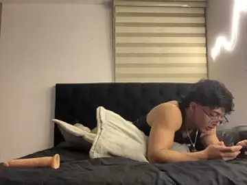 Stripchat Sex Cam of DesireLuxe