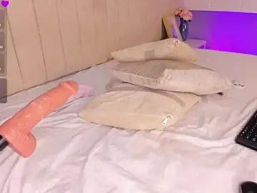 Stripchat Best live sex cam show of Littleolivia_